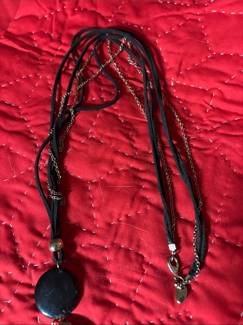 Black and Gold Pendant Necklace - Picture 3 of 6